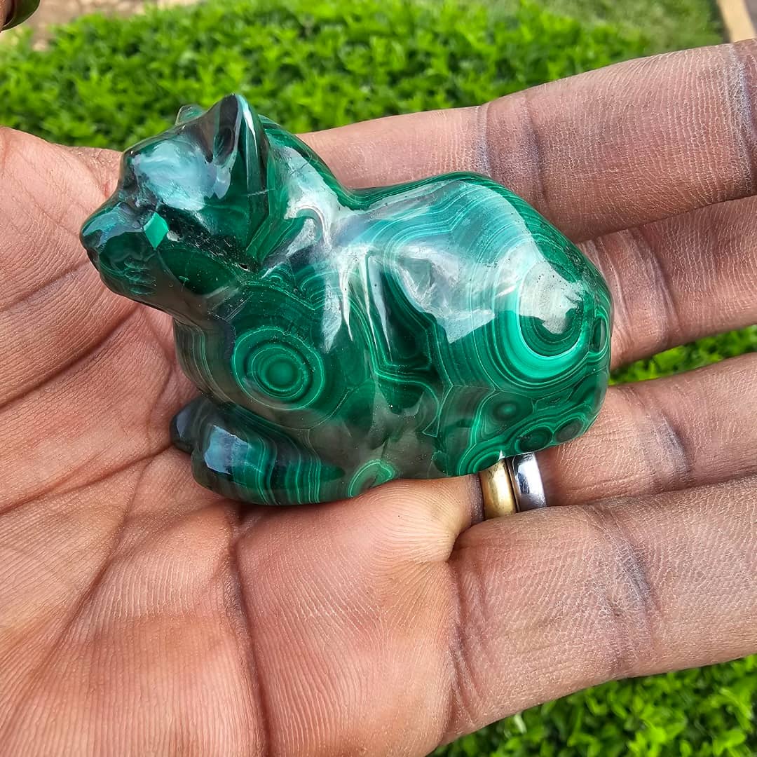 Image of cat made from malachite 01
