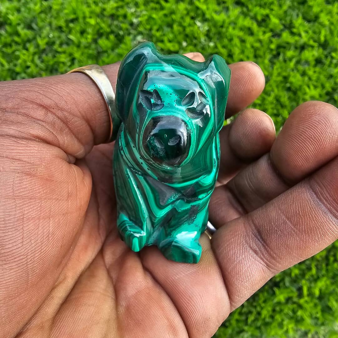Image of dog made from malachite 04