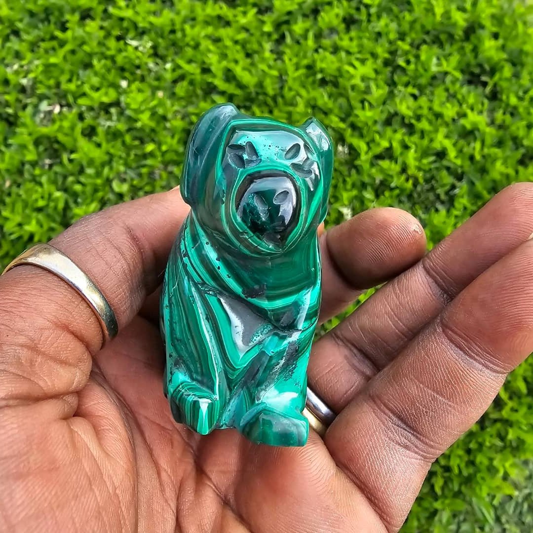 Image of dog made from malachite 03