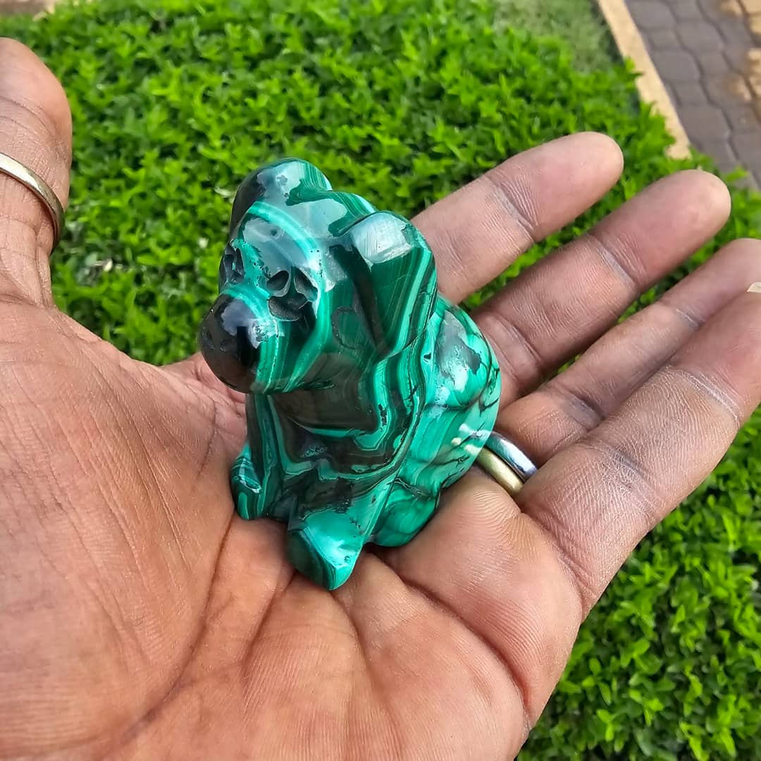 Image of dog made from malachite 02