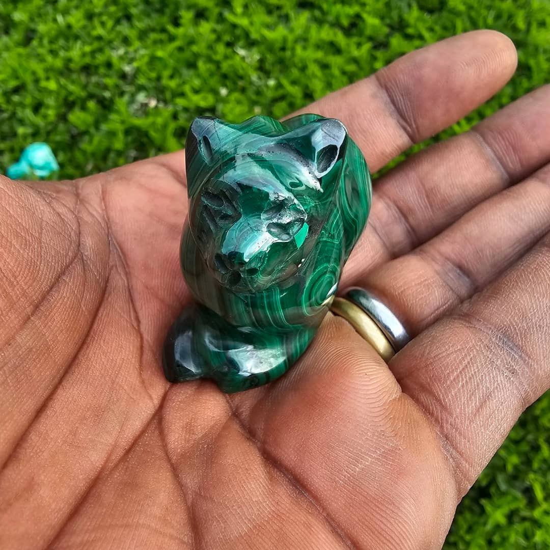 Image of cat made from malachite 04